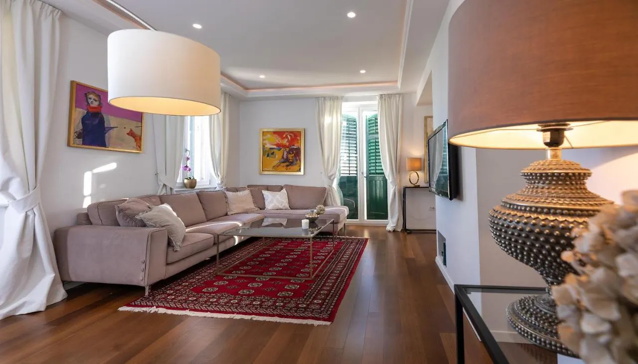 Luxury Apartment Bossa Split