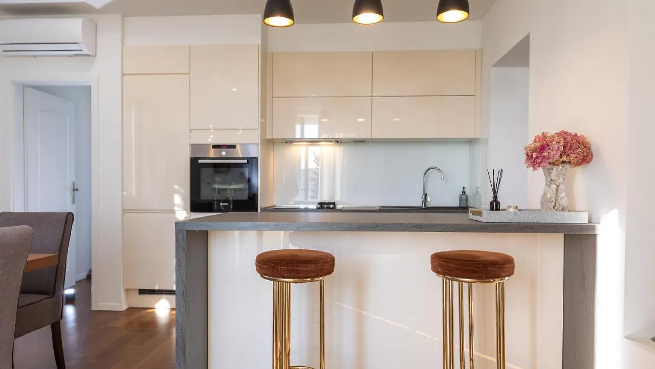 Luxury Apartment Bossa Split