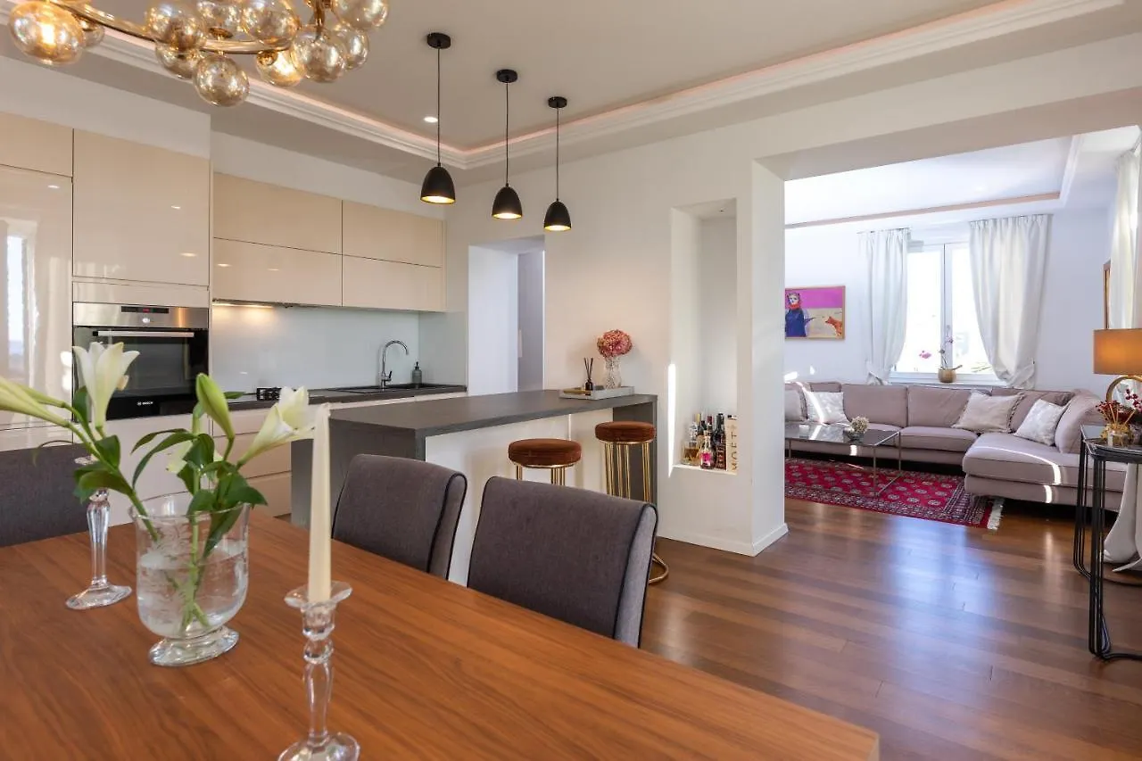 Luxury Apartment Bossa Split