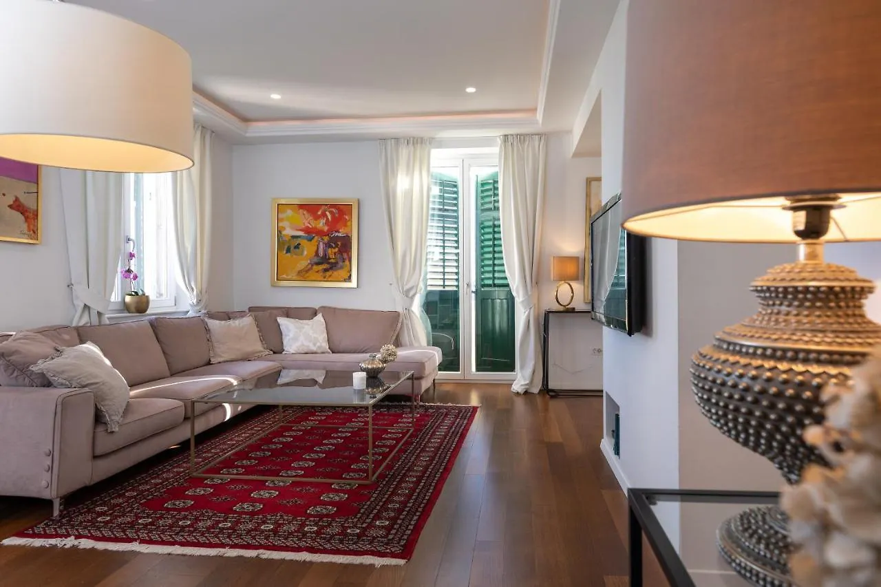 Luxury Apartment Bossa Split